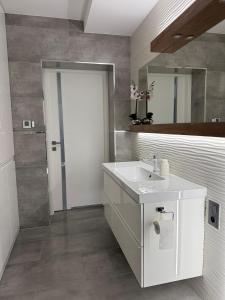 Modern Apart 203