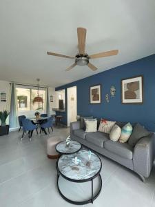 Tropical 2BR, Private Beach Access, Pool, Gated