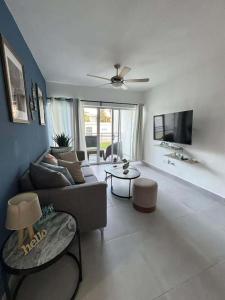 Tropical 2BR, Private Beach Access, Pool, Gated