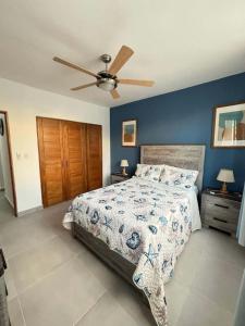 Tropical 2BR, Private Beach Access, Pool, Gated