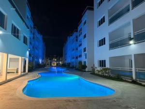Beachfront Condo, 2 Pools, Private Beach, 8 Guest