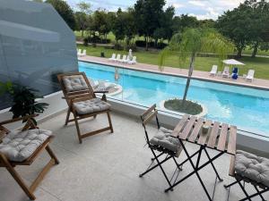 Stylish 1BR, Private Beach, Free Airport Pickup