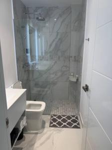 Stylish 1BR, Private Beach, Free Airport Pickup