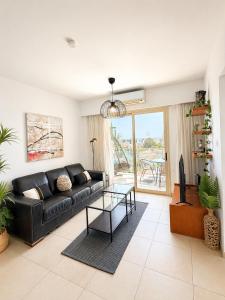 Stunning Sea View Resort Pools Spa Gym Balcony