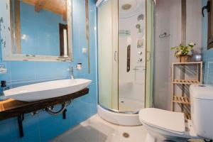 Villa Fuoco, a luxury villa with private pool, 10 mins drive from the beach