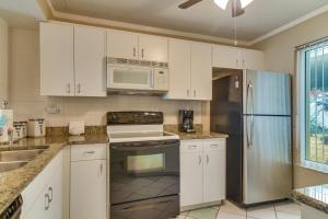 Pool Access! Extended Base 2 Mi to St Pete Beach