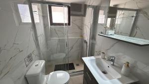 NEW 2 steps away from the port charming house