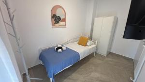 NEW 2 steps away from the port charming house