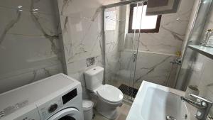 NEW 2 steps away from the port charming house