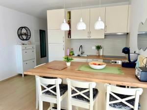 Marevista Apartment - Sea View, Pool & Private Garden near Trogir