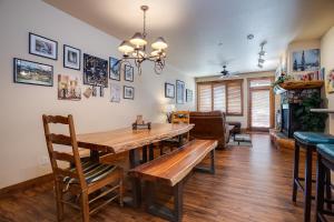TL2104 - Timberline Lodge
