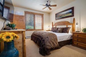TL2104 - Timberline Lodge