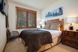 TL2104 - Timberline Lodge