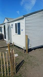 Stacaravan zen nr 2010 in Bredene nieuwe tuin 4p