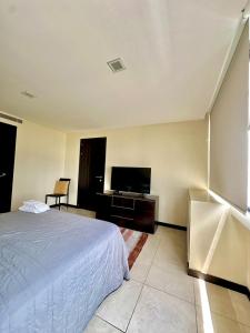 Apartamento, Torres Bellini, Puerto Santa Ana, 2 dormitorios, parqueo, vista al río