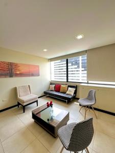 Apartamento, Torres Bellini, Puerto Santa Ana, 2 dormitorios, parqueo, vista al río