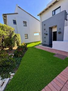 Modern Golf Estate Duplex Overlooking the Course