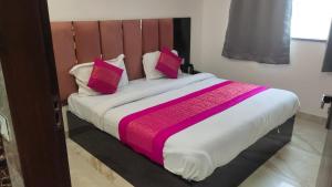 Hotel aarna inn