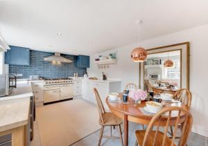Stylish Hayloft sleeping 4 on Norfolk Broads