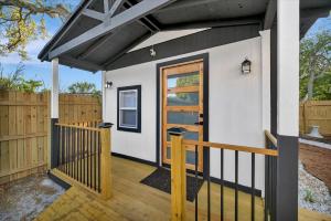 Spacious Studio just 10 Mins to St Pete Beach