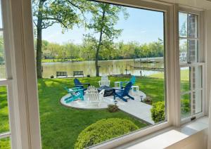 Annapolis Charm Waterfront Getaway Near USNA - FISH & CRAB from your PRIVATE PIER!