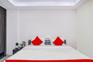 Hotel O Amster Inn