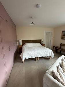 Private Superking-Twin ensuite with Kitchenette