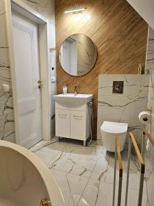 Apartgold- luksusowy apartament z trzema sypialniami i ogródkiem