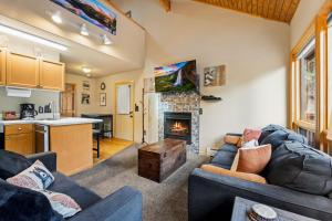Creekside Suites 04 by Estes Park Condos