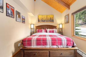 Creekside Suites 04 by Estes Park Condos