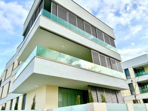 Nova - Spacious Modern 3-Bedroom Apartment with Large Terrace