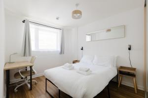 Bright 3BDR Canalside Flat in Hackney