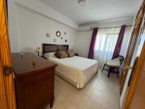 Bonito piso a 200mts de la playa Les Molins, 2 habitaciones, 1 baño completo,1 de servicio, amplio balcon, muy luminoso, 2do sin ascensor