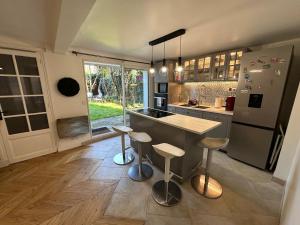 Apartment with private garden at 5 min to station and Paris 15 min