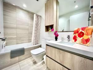 Super convenient 1B1B close to skytrain and metrotown