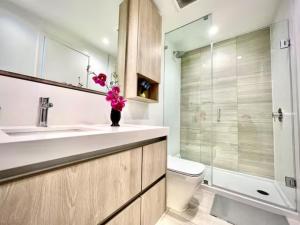 Super convenient 1B1B close to skytrain and metrotown