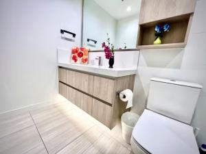 Super convenient 1B1B close to skytrain and metrotown