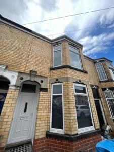 LARGE 8 person 4 bedroom and 2 bathroom MEGA house!