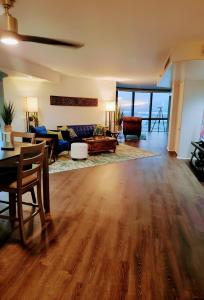 SkyNest - Queens Gambit Penthouse at 66 Queen St