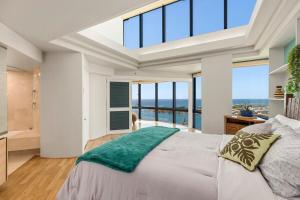 SkyNest - Queens Gambit Penthouse at 66 Queen St