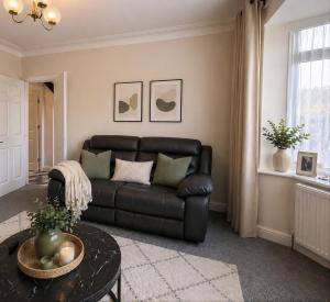 Quiet & Spacious 3 Bed House, Sleeps 6, Free Parking