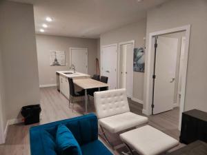 Two Bedroom Townhouse in Center of Vancouver