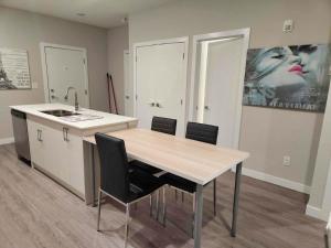 Two Bedroom Townhouse in Center of Vancouver
