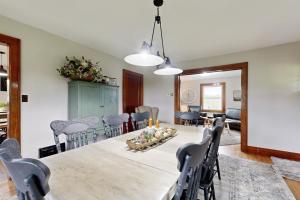 Bring Your Pup! Historic Family Home in Darlington