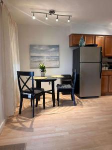 Comfortable Central Escape 8 Minutes to Downtown