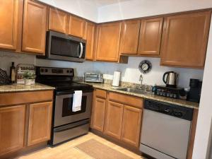 Comfortable Central Escape 8 Minutes to Downtown