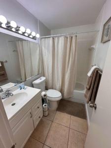 Comfortable Central Escape 8 Minutes to Downtown