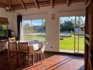Casa quinta con enorme parque, parrilla, hogar, piscina a 1 hora de CABA