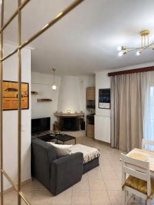 H&H cozy retreat ,Fireplace and Parking