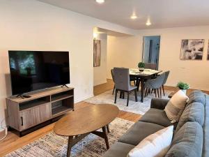 Serene Mercer Island 3B Lower Unit near LR station
